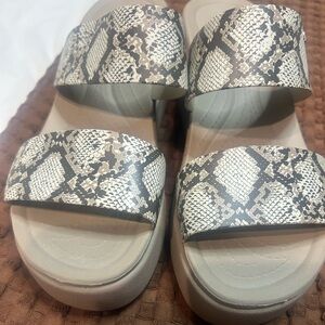 Women’s Crocs LiteRide Brooklyn Wedge Sandals – Snakeskin, Size 8